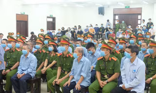 Các bị cáo tại phiên tòa sơ thẩm vào tháng 9/2020.