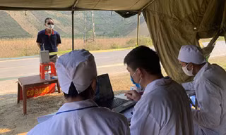 Khai báo y tế tại Sơn La tháng 2/2021. Ảnh Trung Hiếu - Công an tỉnh Sơn La.
