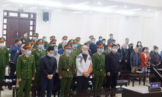 Toàn cảnh phiên toà