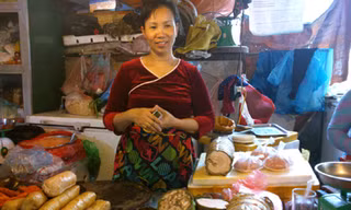 Nhiều hàng hóa, dịch vụ Tết tăng giá mạnh