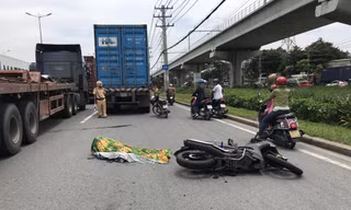 Tài xế container tẩu thoát sau khi lấn làn tông chết người