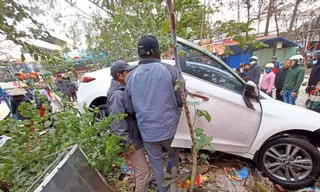 Hải Phòng: Xe ô tô ‘điên’ lao vào chợ cóc, 10 người bị thương 