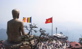 Hàng nghìn người trảy hội Yên Tử 