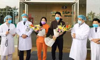 Hai bệnh nhân ra viện sáng 18/2