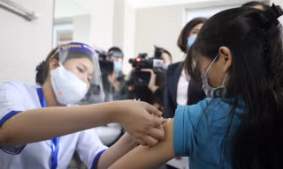 Tỉ lệ người trên 18 tuổi được tiêm vắc xin là một trong những tiêu chí để mở cửa trở lại của địa phương đang thực hiện giãn cách theo Chỉ thị 16/CT/Ttg
