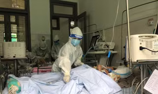 Nhiều ca bệnh COVID-19 nặng, các chuyên gia hội chẩn quốc gia