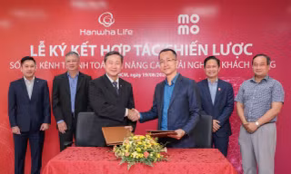 Hanwha Life Việt Nam ký kết hợp tác chiến lược cùng ví điện tử Momo và Payoo