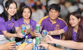 Heineken 0.0 đồng hành cùng chương trình tổng kết họp mặt cuối năm với thông điệp 'Tiệc vui êm ái, thoải mái lái xe'