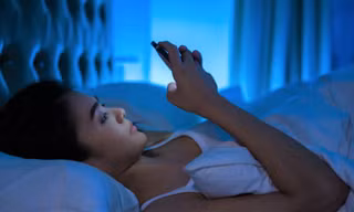 5 thói quen sai lầm khiến ngày càng nhiều người trẻ bị mất ngủ 