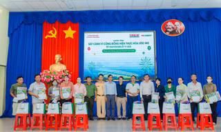 FE CREDIT lan tỏa niềm vui Tết và đồng hành cùng cộng đồng tại Long An