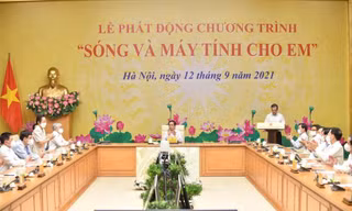 EVN ủng hộ 24.000 máy tính cho chương trình "Sóng và máy tính cho em" 