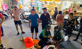 Đội cứu hộ miễn phí xuyên đêm trên đường phố 