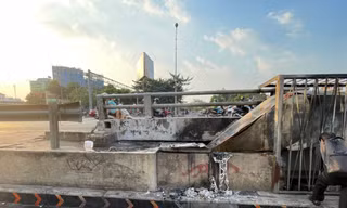 Cảnh báo mất an toàn điện do người dân đốt rác