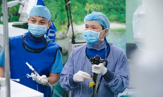 Cụ bà 91 tuổi nguy kịch vì viên sỏi ống mật chủ chưa đến 2cm 