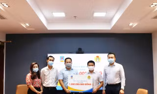 Bảo hiểm PVI trao tặng 1 tỷ đồng cho cán bộ y tế tuyến đầu chống dịch