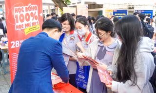 Trường đại học phụ thí sinh ôn thi tốt nghiệp THPT
