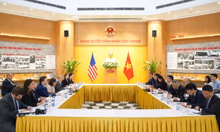 Bộ trưởng Nguyễn Hồng Diên tiếp Đại sứ Đại diện Thương mại Hoa Kỳ