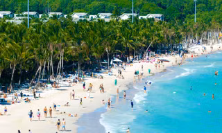 Du lịch Phú Quốc vào mùa bội thu, có thời điểm cứ 5 phút lại có chuyến bay hạ cánh