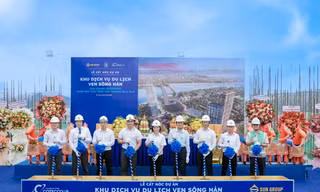 Bộ đôi tháp The Panoma bên sông Hàn, Đà Nẵng cất nóc sau hơn 1 năm thi công