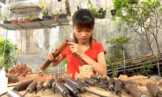 Cô gái bị cưa một chân vượt qua chiếc bóng của đời mình