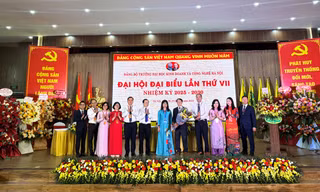 Đại học Kinh doanh và công nghệ: Phát huy truyền thống đổi mới, sáng tạo, xây dựng đảng bộ trong sạch vững mạnh