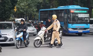 Hà Nội: Nể nang chén rượu tất niên, lái xe bị tước giấy phép 17 tháng