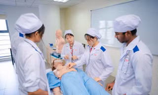 Cơ hội rộng mở khi chọn học khối ngành sức khoẻ