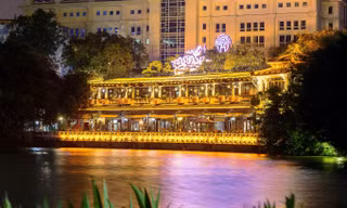 Nhà hàng Thủy Tạ lung linh bên Hồ Hoàn Kiếm