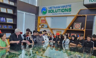 Đoàn sinh viên Trường Đại học Cần Thơ tham quan VWS