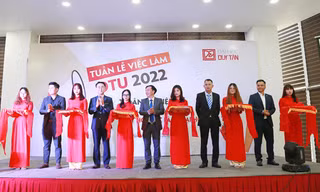 ĐH Duy Tân: Học Kinh tế-Quản trị, Tài chính-Ngân hàng, Digital Marketing, Logistics có việc làm ngay