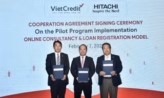 Đại diện VietCredit và Hitachi ký kết thỏa thuận hợp tác