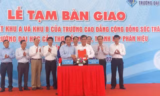 Bàn giao cơ sở vật chất để thành lập Phân hiệu Trường Đại học Cần Thơ tại Sóc Trăng