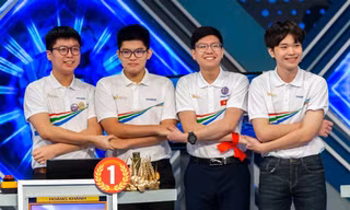 Swinburne VN trao học bổng cho 4 thí sinh tham gia chung kết “Đường lên đỉnh Olympia” 2021