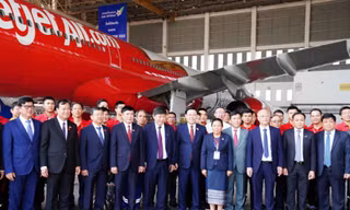 Chủ tịch Quốc hội thăm Trung tâm Kỹ thuật tàu bay hợp tác Vietjet và Lao Airlines