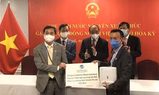 Ông David Dương tặng thêm 1.000 máy thở cho Việt Nam 