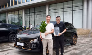 Chủ xe VinFast VF 7: ‘Nhận xe 1 tỷ mà có trang bị như xe 4 tỷ’