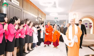 Bệnh viện Hồng Ngọc vinh dự tiếp đón Hoàng gia Bhutan tới tham quan