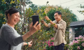 Chăm lo sức khỏe cha mẹ, giữ gìn niềm vui Tết của gia đình