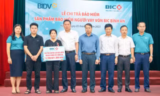 BIC trao gần 3,8 tỷ đồng bảo hiểm cho khách hàng vay vốn tại BIDV Hà Tĩnh