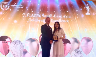 Hai sinh viên Trường Đại học Kinh tế - Luật nhận giải thưởng ICAEW toàn cầu