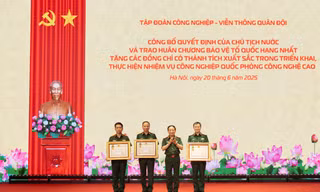 Chủ tịch nước tặng thưởng Huân chương bảo vệ Tổ quốc hạng Nhất cho các lãnh đạo tập đoàn Viettel