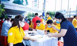 CBNV cùng khách hàng Nam A Bank tham gia hiến máu tại ngày hội