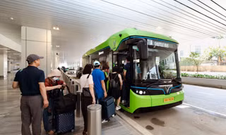 VinBus vận hành tuyến buýt điện độc quyền kết nối ba nhà ga sân bay Tân Sơn Nhất