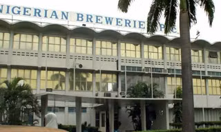 Nigerian Breweries, được Heineken hậu thuẫn, đã đóng cửa hai nhà máy