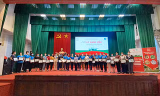 Gần 2.000 hội viên hội phụ nữ tham gia hội thảo bồi dưỡng kỹ năng mềm 