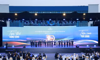Đại tiệc âm thanh và ánh sáng trong lễ kỷ niệm 30 năm thành lập Tập đoàn Tân Á Đại Thành