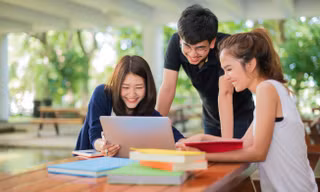 'Chọn đúng thẻ tín dụng như có thêm người bạn tốt”L'