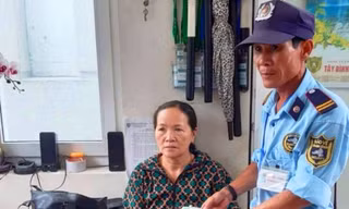 Bảo vệ Trương Lê Dũng trả lại tài sản cho người đánh rơi.