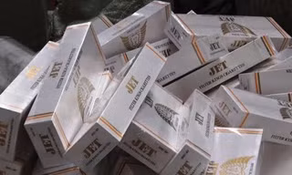 Chở 600 bao thuốc lá lậu đi bán kiếm lời, một phụ nữ bị phạt 85 triệu đồng. Ảnh minh họa