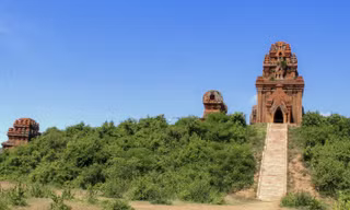 Cụm di tích tháp Bánh Ít.